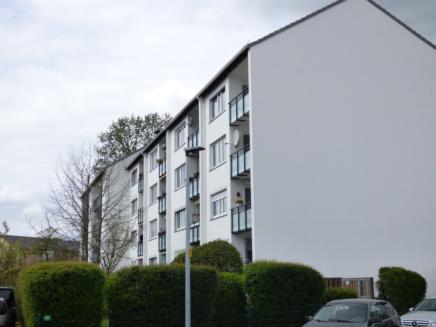3 Zimmer Eigentumswohnung mit Loggia und Garage